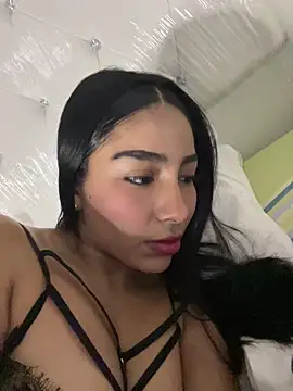 Snapshot of Linarodri chatting on 05-22-26, 05:03 Linarodri online show from 05-22-26, 05:03