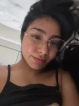 Snapshot of Linarodri chatting on 07-19-26, 06:33 Linarodri online show from 07-19-26, 06:33