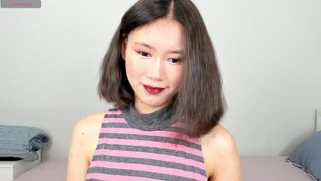 Snapshot of Kiraeko chatting on 05-15-26, 12:50 Kiraeko online show from 05-15-26, 12:50