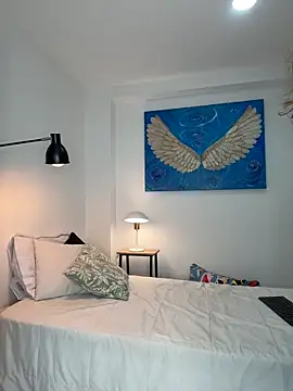 Viictoria-Jones online show from 04-06-26, 12:17