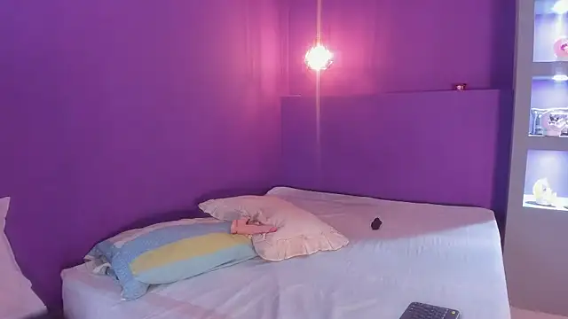 zoe henderson online show from 04-08-26, 03:06