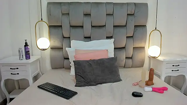 Snapshot of DrinkLau18 chatting on 02-26-26, 09:03 DrinkLau18 online show from 02-26-26, 09:03