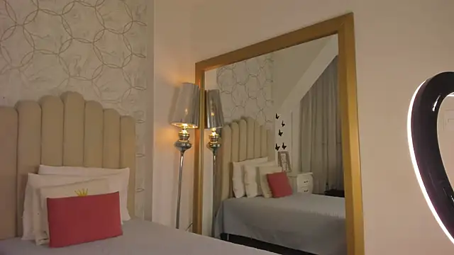 Snapshot of DrinkLau18 chatting on 02-28-26, 03:29 DrinkLau18 online show from 02-28-26, 03:29