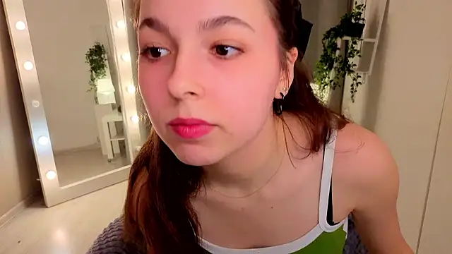 Snapshot of BellaThery chatting on 02-23-26, 05:05 BellaThery online show from 02-23-26, 05:05