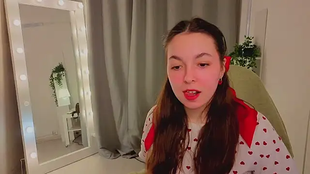 Snapshot of BellaThery chatting on 03-13-26, 05:14 BellaThery online show from 03-13-26, 05:14