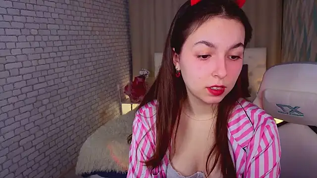 Snapshot of BellaThery chatting on 03-18-26, 05:10 BellaThery online show from 03-18-26, 05:10