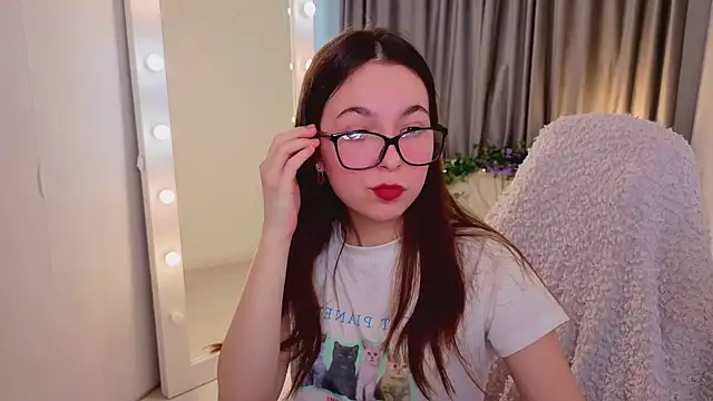 Snapshot of BellaThery chatting on 03-21-26, 08:19 BellaThery online show from 03-21-26, 08:19