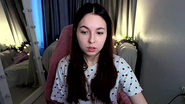 Snapshot of BellaThery chatting on 04-05-26, 05:04 BellaThery online show from 04-05-26, 05:04