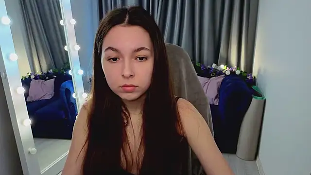 Snapshot of BellaThery chatting on 04-15-26, 05:03 BellaThery online show from 04-15-26, 05:03