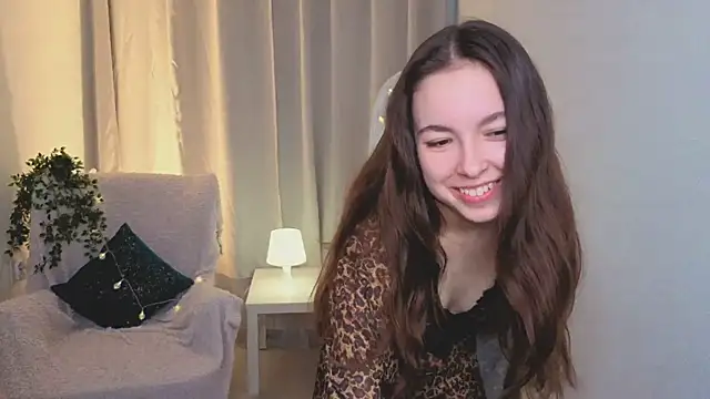 Snapshot of BellaThery chatting on 05-10-26, 05:23 BellaThery online show from 05-10-26, 05:23
