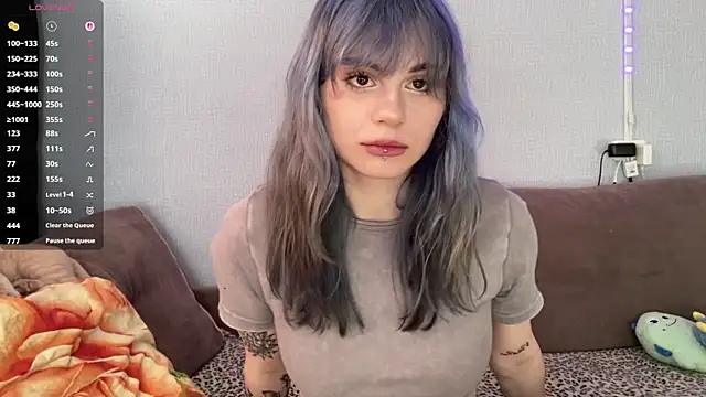 Snapshot of Emmibrilson chatting on 04-07-26, 11:43 Emmibrilson online show from 04-07-26, 11:43