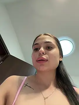 Snapshot of Olivia_Noor chatting on 06-19-26, 07:17 Olivia Noor online show from 06-19-26, 07:17