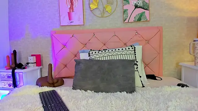 julietta pink online show from 04-29-26, 08:18
