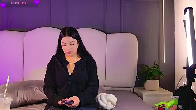 Snapshot of BrunaMonroee chatting on 03-18-26, 02:20 BrunaMonroee online show from 03-18-26, 02:20