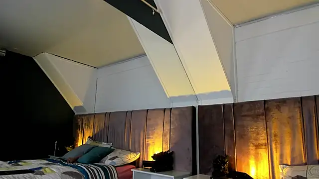 Fiorelaa  online show from 06-18-26, 11:36
