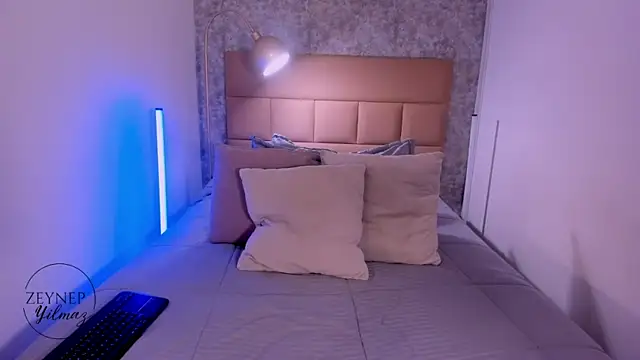 ZeynepYilmaz online show from 04-06-26, 09:16