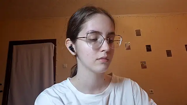 Katelemon online show from 06-18-26, 12:20