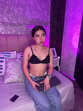 Snapshot of Ambarina_ chatting on 05-08-26, 11:37 Ambarina online show from 05-08-26, 11:37