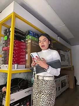 Snapshot of Ambarina_ chatting on 05-12-26, 11:51 Ambarina online show from 05-12-26, 11:51