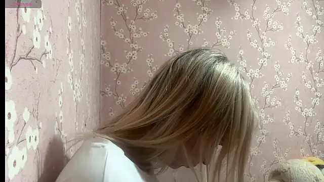 Snapshot of LiraDreamX chatting on 04-02-26, 05:54 LiraDreamX online show from 04-02-26, 05:54