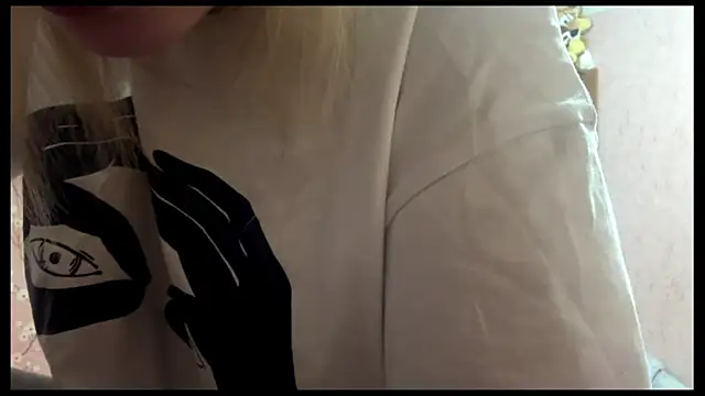 Snapshot of LiraDreamX chatting on 04-15-26, 03:08 LiraDreamX online show from 04-15-26, 03:08