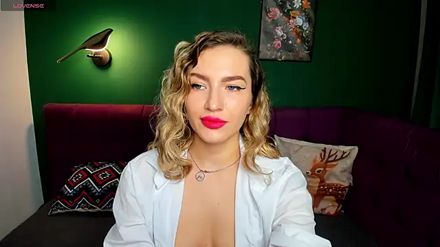 Snapshot of StellaAlluring chatting on 04-20-26, 01:30 StellaAlluring online show from 04-20-26, 01:30