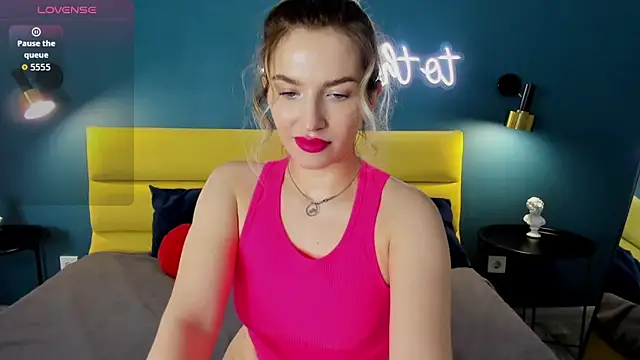 Snapshot of StellaAlluring chatting on 05-19-26, 01:33 StellaAlluring online show from 05-19-26, 01:33
