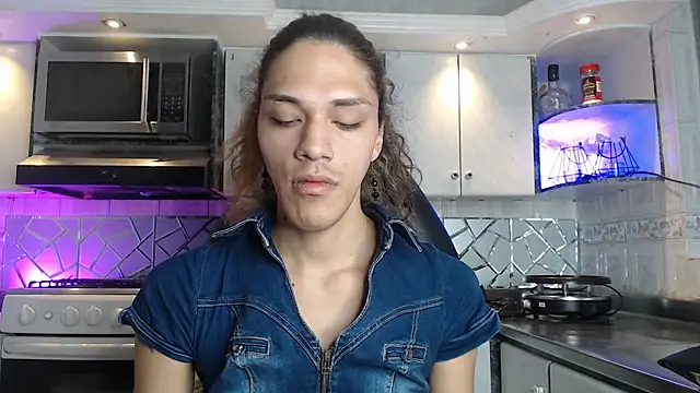 Snapshot of CrisOzzz chatting on 04-25-26, 05:32 CrisOzzz online show from 04-25-26, 05:32