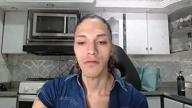 Snapshot of CrisOzzz chatting on 05-17-26, 05:42 CrisOzzz online show from 05-17-26, 05:42