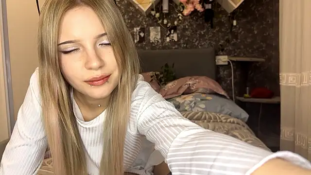 Snapshot of SofiaMarken chatting on 03-06-26, 01:07 SofiaMarken online show from 03-06-26, 01:07