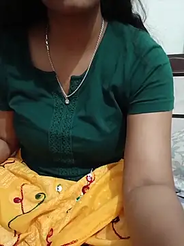 Snapshot of Queenlipx chatting on 03-06-26, 04:03 Queenlipx online show from 03-06-26, 04:03