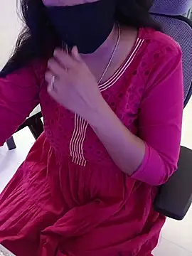 Snapshot of Queenlipx chatting on 03-08-26, 02:54 Queenlipx online show from 03-08-26, 02:54