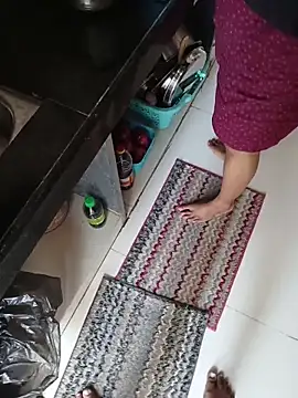 Snapshot of Queenlipx chatting on 03-11-26, 04:18 Queenlipx online show from 03-11-26, 04:18