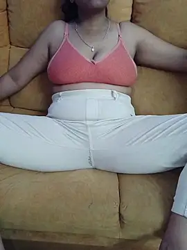 Snapshot of Queenlipx chatting on 03-13-26, 05:19 Queenlipx online show from 03-13-26, 05:19