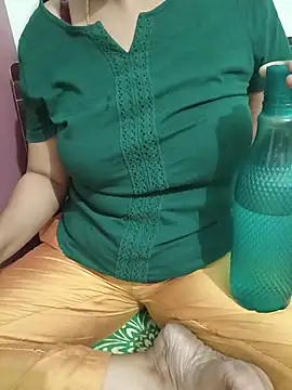 Snapshot of Queenlipx chatting on 03-27-26, 04:51 Queenlipx online show from 03-27-26, 04:51