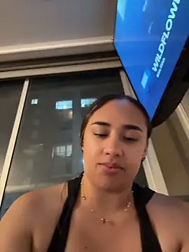 Snapshot of Eyssha chatting on 03-05-26, 02:18 Eyssha online show from 03-05-26, 02:18