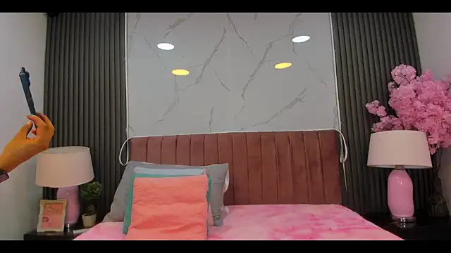 Snapshot of Rynnaa chatting on 03-28-26, 03:39 Rynnaa online show from 03-28-26, 03:39