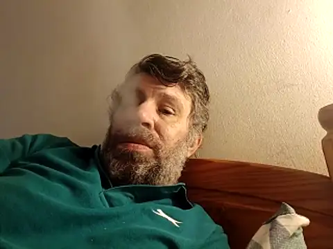 Snapshot of stud2512 chatting on 02-27-26, 01:00 stud2512 online show from 02-27-26, 01:00