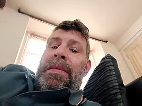 Snapshot of stud2512 chatting on 03-12-26, 01:39 stud2512 online show from 03-12-26, 01:39