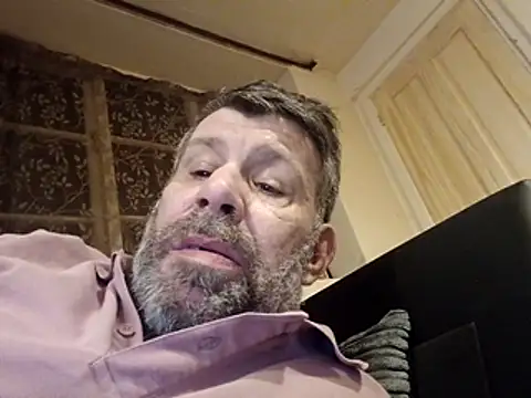 Snapshot of stud2512 chatting on 03-18-26, 09:40 stud2512 online show from 03-18-26, 09:40