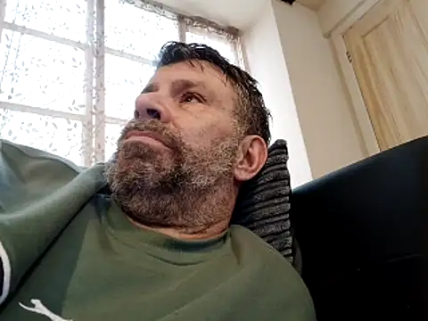 Snapshot of stud2512 chatting on 04-10-26, 04:23 stud2512 online show from 04-10-26, 04:23