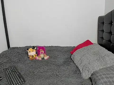 LatinaQueen23 online show from 03-09-26, 01:59