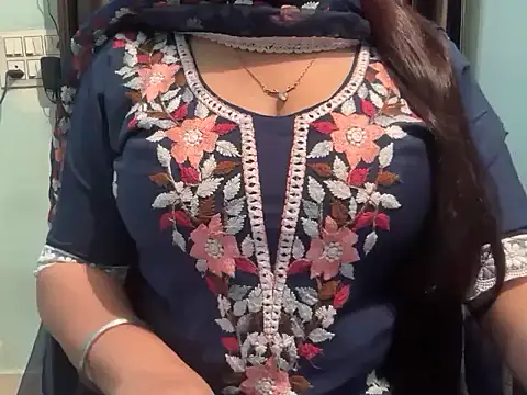 Snapshot of Avneet_kaurr1 chatting on 04-28-26, 02:27 Avneet kaurr1 online show from 04-28-26, 02:27