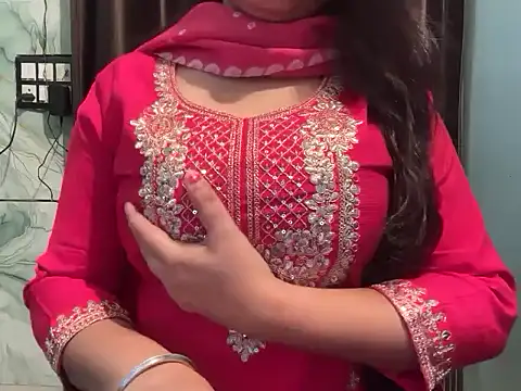 Snapshot of Avneet_kaurr1 chatting on 05-10-26, 02:17 Avneet kaurr1 online show from 05-10-26, 02:17