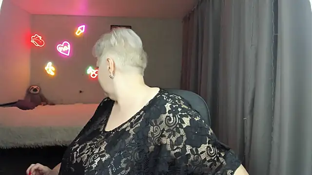 Mary-Leee online show from 05-05-26, 05:37