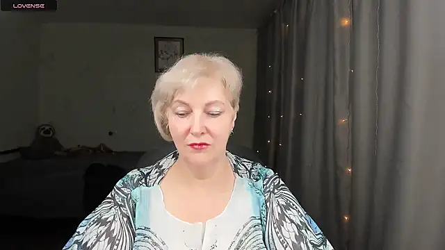 Mary-Leee online show from 06-17-26, 06:05