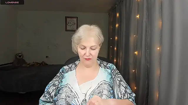 Mary-Leee online show from 06-17-26, 06:20
