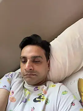 Snapshot of online4u08 chatting on 03-11-26, 04:24 online4u08 online show from 03-11-26, 04:24