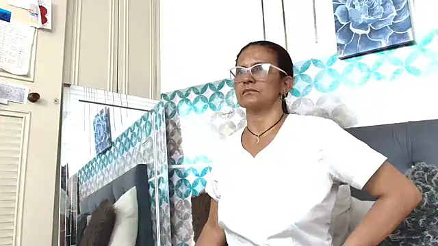 Snapshot of Lorenaluna chatting on 03-17-26, 02:31 Lorenaluna online show from 03-17-26, 02:31