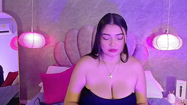 Snapshot of ArianaRougee chatting on 07-11-26, 03:31 ArianaRougee online show from 07-11-26, 03:31